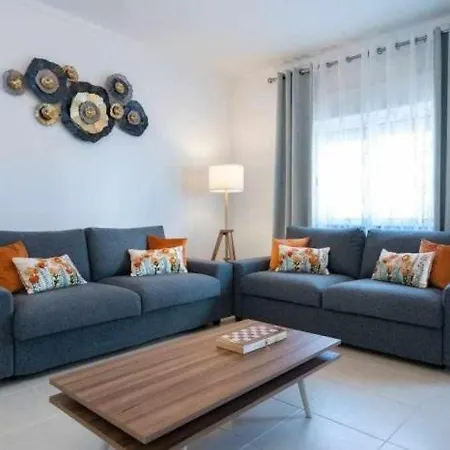 Mello Renovado, De Apartment