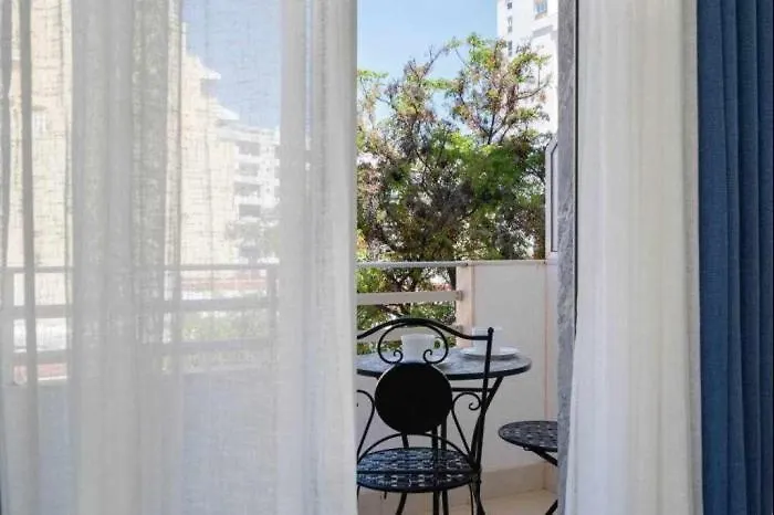 Mello Renovado, De Apartmán *